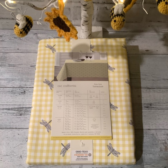 C&C CALIFORNIA 60x84 Dragonfly Gingham Tablecloth - Picture 4 of 5